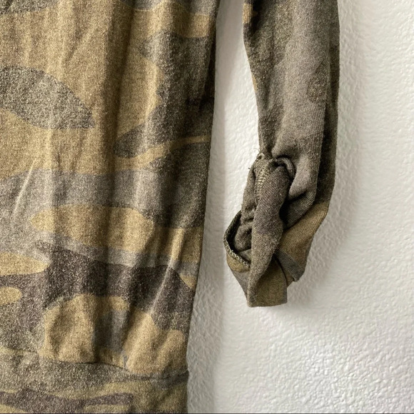 TNA Green Camo 3/4 length sleeve Top - Picture 3 of 10